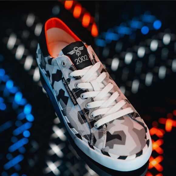 BRAND NEW CREATIVE HELIOS GEOMETRIC CAMOUFLAGE PRINT CANVAS SNEAKER - Picture 1 of 14